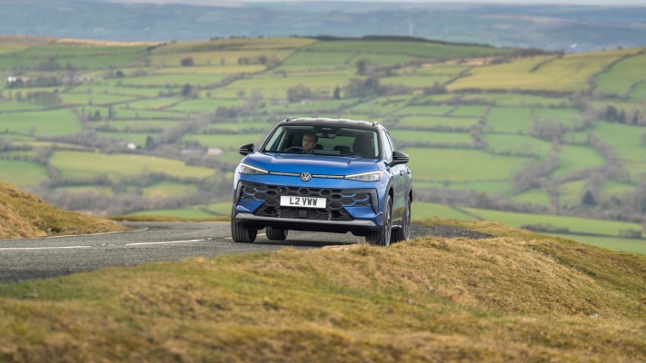 Volkswagen T-Roc Life 1.5 eTSI UK Version 2026. Desktop wallpaper