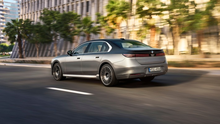 BMW 740 xDrive 2027. Desktop wallpaper