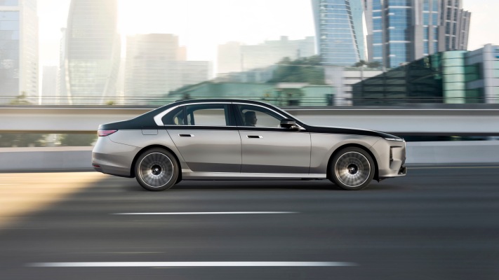 BMW 740 xDrive 2027. Desktop wallpaper