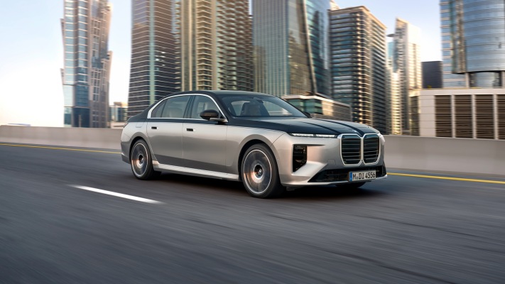 BMW 740 xDrive 2027. Desktop wallpaper