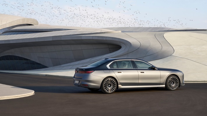 BMW 740 xDrive 2027. Desktop wallpaper