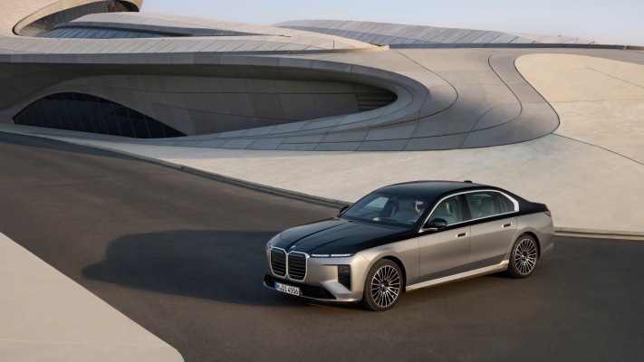 BMW 740 xDrive 2027. Desktop wallpaper