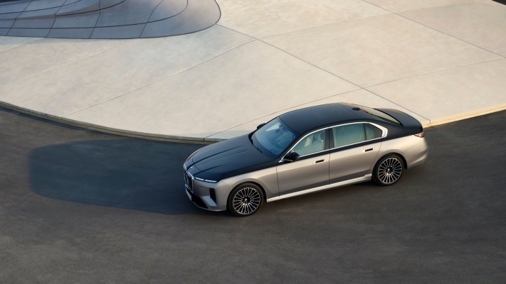 BMW 740 xDrive 2027. Desktop wallpaper