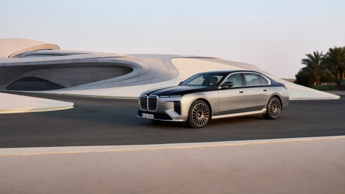 BMW 740 xDrive 2027. Desktop wallpaper