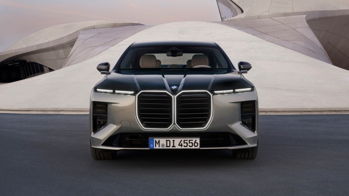 BMW 740 xDrive 2027. Desktop wallpaper