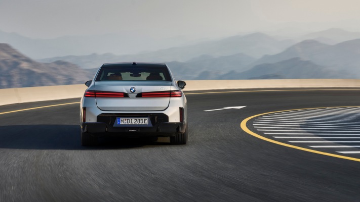 BMW i760 xDrive 2027. Desktop wallpaper