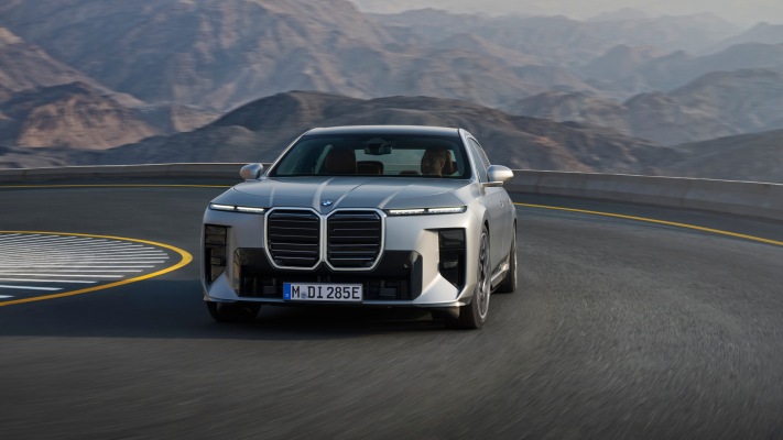 BMW i760 xDrive 2027. Desktop wallpaper