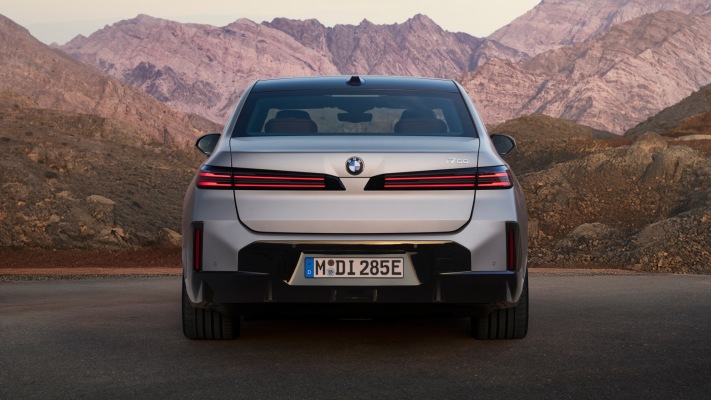 BMW i760 xDrive 2027. Desktop wallpaper