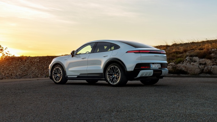 Porsche Cayenne S Coupé Electric 2027. Desktop wallpaper