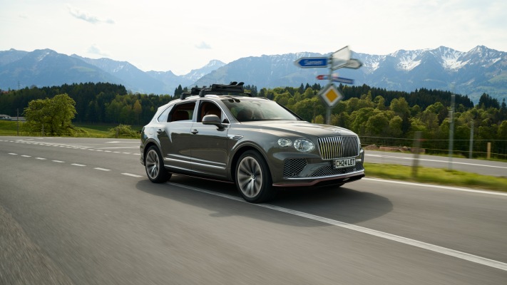 Bentley Bentayga EWB Chalet Edition 2026. Desktop wallpaper