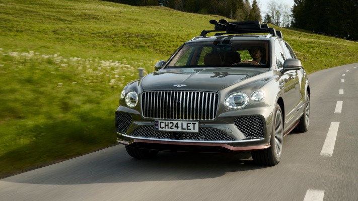 Bentley Bentayga EWB Chalet Edition 2026. Desktop wallpaper