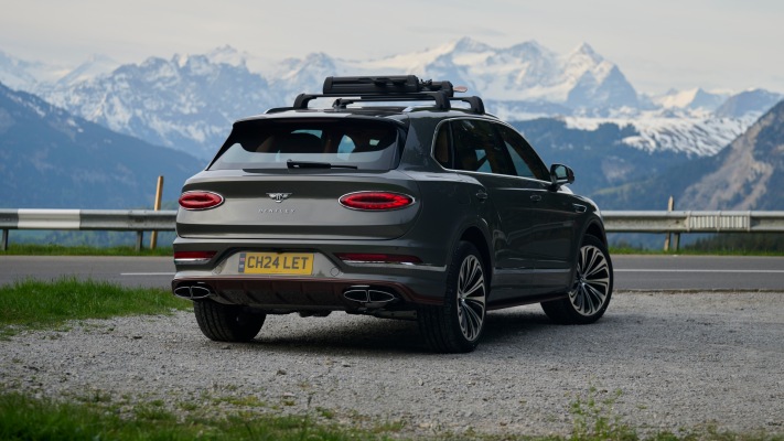 Bentley Bentayga EWB Chalet Edition 2026. Desktop wallpaper