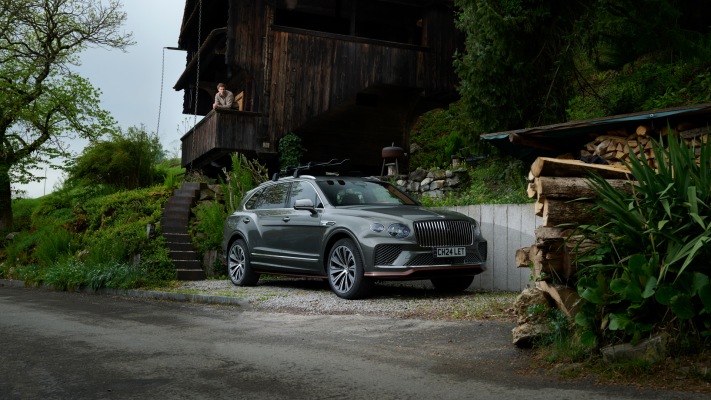 Bentley Bentayga EWB Chalet Edition 2026. Desktop wallpaper