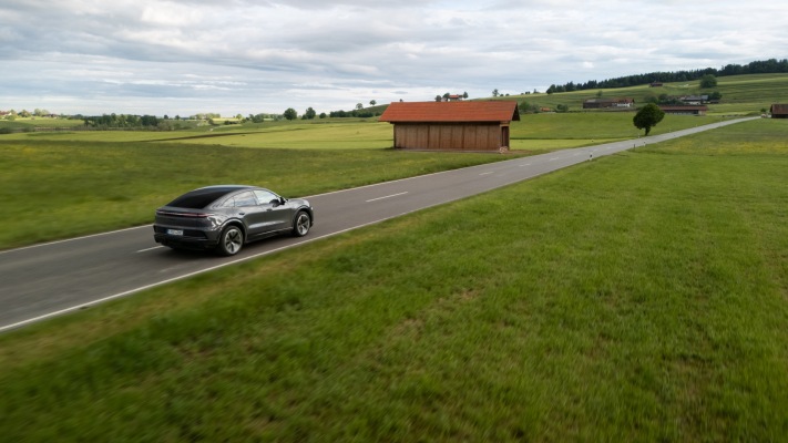 Porsche Cayenne Coupé Electric 2027. Desktop wallpaper