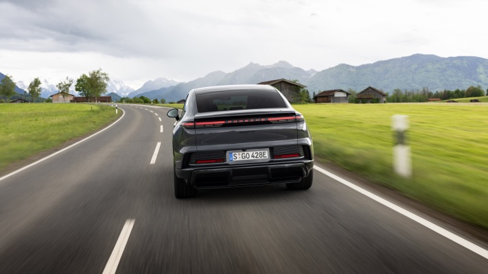 Porsche Cayenne Coupé Electric 2027. Desktop wallpaper