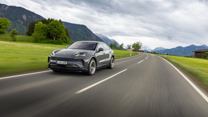 Porsche Cayenne Coupé Electric 2027. Desktop wallpaper
