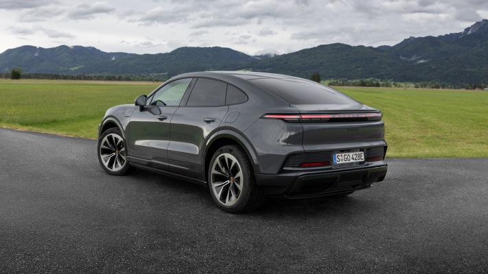 Porsche Cayenne Coupé Electric 2027. Desktop wallpaper