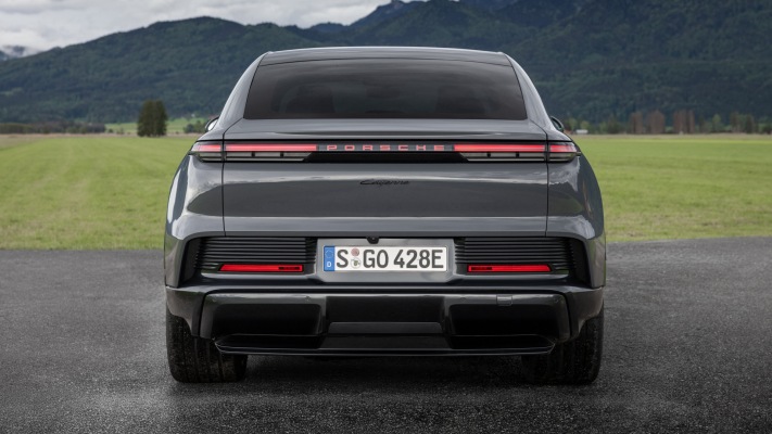 Porsche Cayenne Coupé Electric 2027. Desktop wallpaper