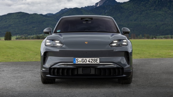 Porsche Cayenne Coupé Electric 2027. Desktop wallpaper