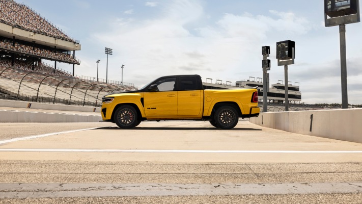 Ram 1500 Rumble Bee SRT 2027. Desktop wallpaper