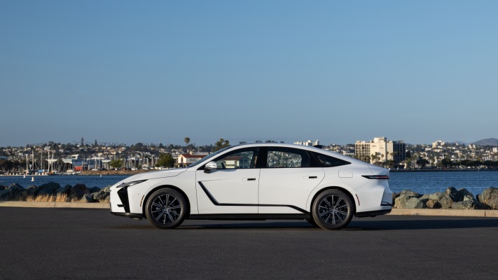 Lexus ES 350h Premium Plus USA Version 2026. Desktop wallpaper