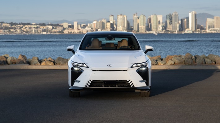Lexus ES 350h Premium Plus USA Version 2026. Desktop wallpaper