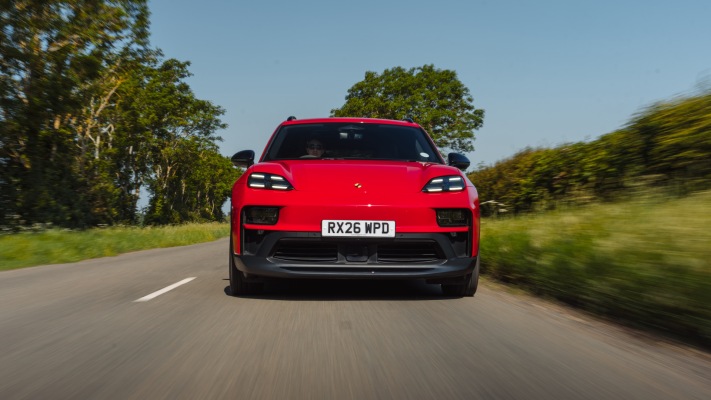 Porsche Macan GTS UK Version 2026. Desktop wallpaper