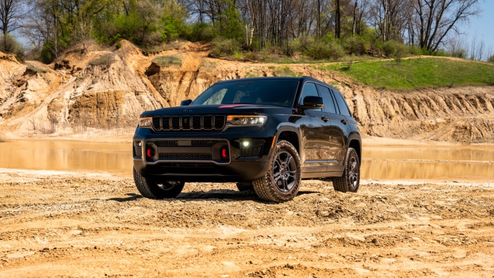 Jeep Grand Cherokee Trailhawk 2027. Desktop wallpaper
