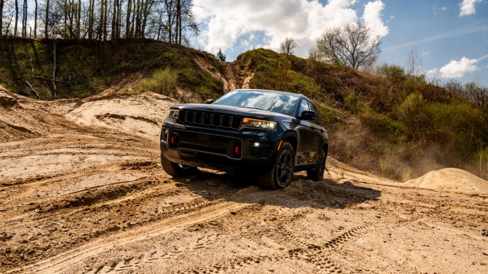 Jeep Grand Cherokee Trailhawk 2027. Desktop wallpaper