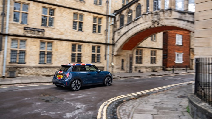 MINI Cooper Oxford Edition 2026. Desktop wallpaper
