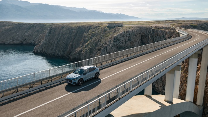Mercedes-Benz GLA Hybrid 2027. Desktop wallpaper