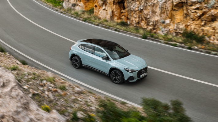 Mercedes-Benz GLA Hybrid 2027. Desktop wallpaper
