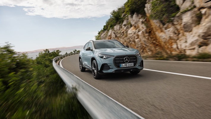 Mercedes-Benz GLA Hybrid 2027. Desktop wallpaper