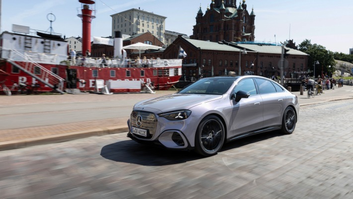 Mercedes-Benz C 400 4MATIC Electric 2027. Desktop wallpaper