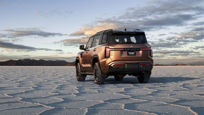 Mitsubishi Pajero 2027. Desktop wallpaper