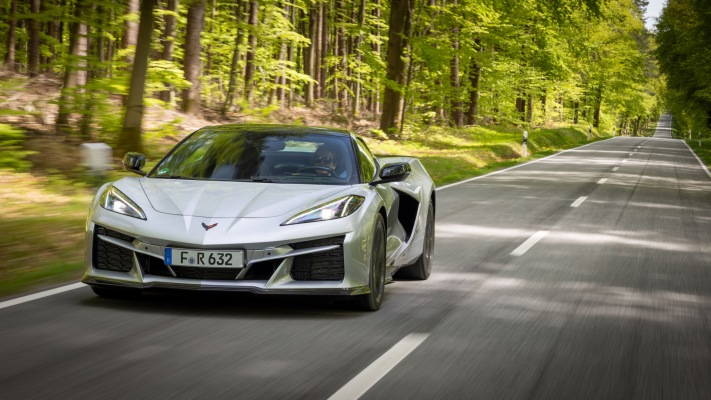 Chevrolet Corvette E-Ray Convertible EU Version 2026. Desktop wallpaper