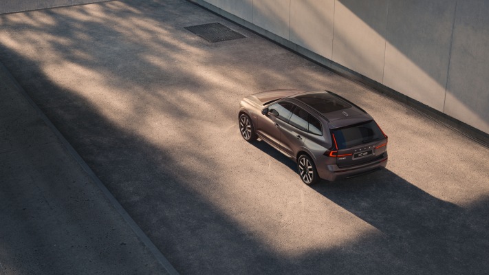 Volvo XC60 2027. Desktop wallpaper