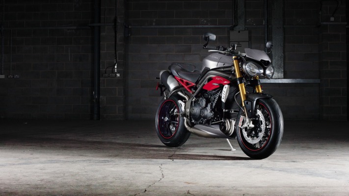 Triumph Speed Triple R. Desktop wallpaper