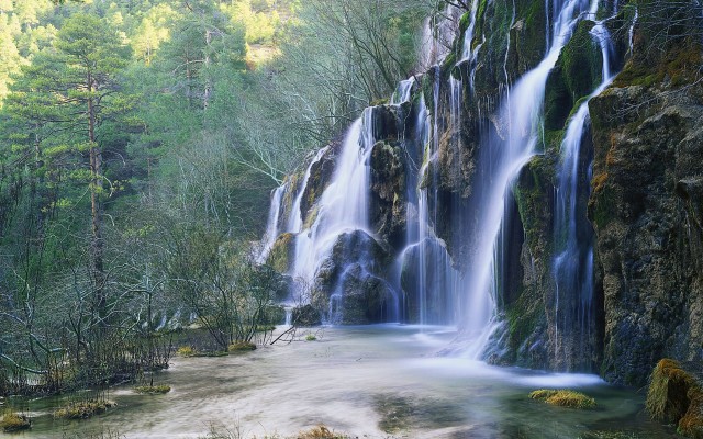 Waterfalls. Desktop wallpaper