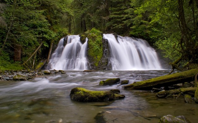 Waterfalls. Desktop wallpaper