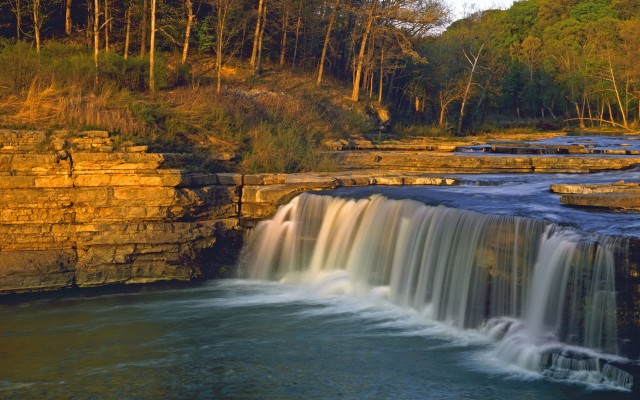 Waterfalls. Desktop wallpaper