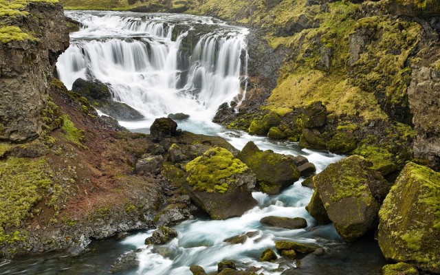 Waterfalls. Desktop wallpaper