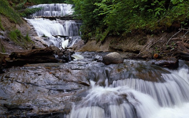 Waterfalls. Desktop wallpaper