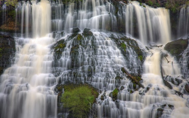 Waterfalls. Desktop wallpaper