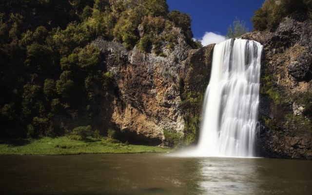 Waterfalls. Desktop wallpaper