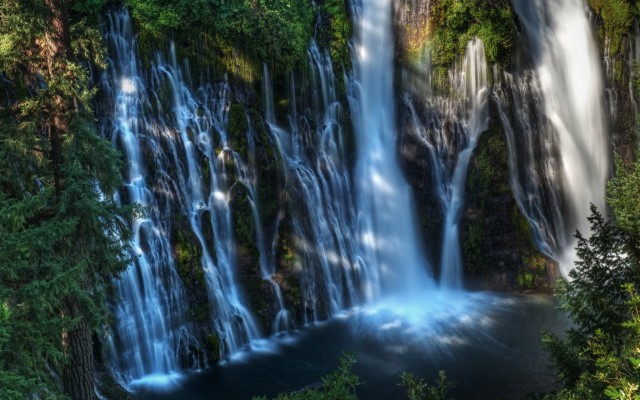 Waterfalls. Desktop wallpaper