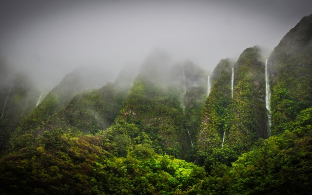 Waterfalls. Desktop wallpaper