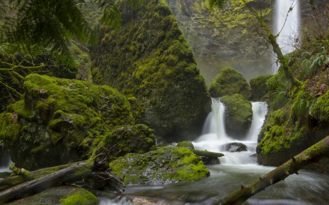 Waterfalls. Desktop wallpaper