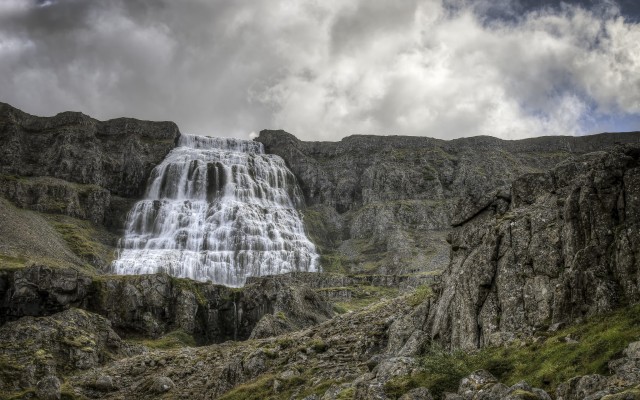 Waterfalls. Desktop wallpaper