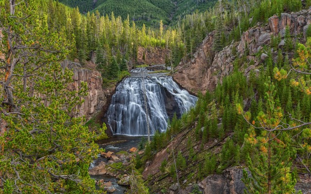 Waterfalls. Desktop wallpaper